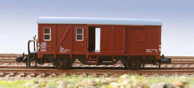 Gterzug Begleitwagen Pwghs 054 (Minitrix), wie er aus der Schachtel kommt