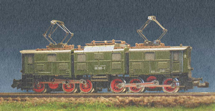 Dreiteilige schwere Gterzuglok mit Kuppelstangen fr den Gebirgseinsatz